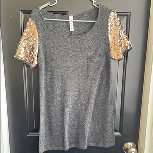 Vanilla Bay Sequin Gray Gold Short Sleeve Tee